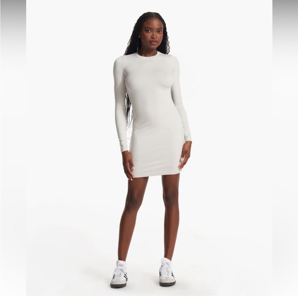 New Vuori long sleeve halo dress in salt heather. Small